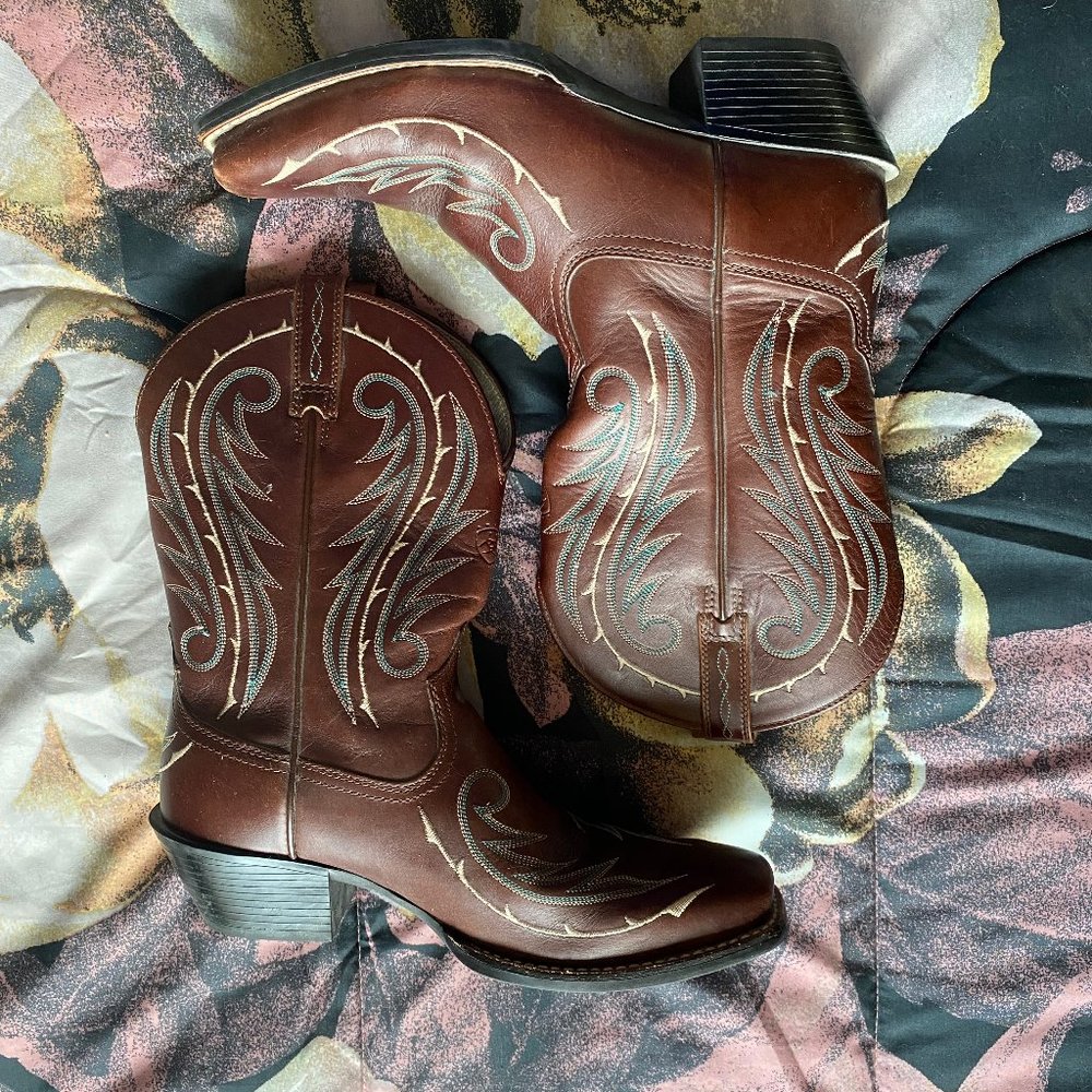 Womens Ariat Square Toed Cowboy Boots